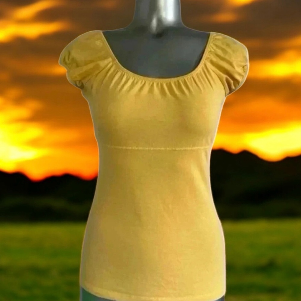 Free 💟Scoop Neck Top